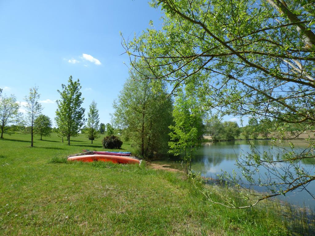 Douzains Cabanes Flottantes Du Lac De Pelisse酒店 外观 照片