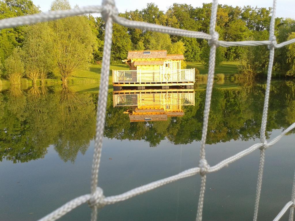 Douzains Cabanes Flottantes Du Lac De Pelisse酒店 外观 照片