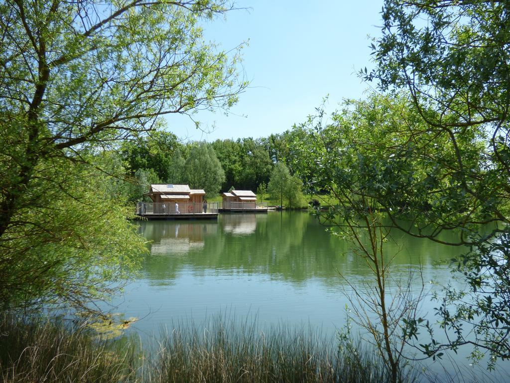 Douzains Cabanes Flottantes Du Lac De Pelisse酒店 外观 照片