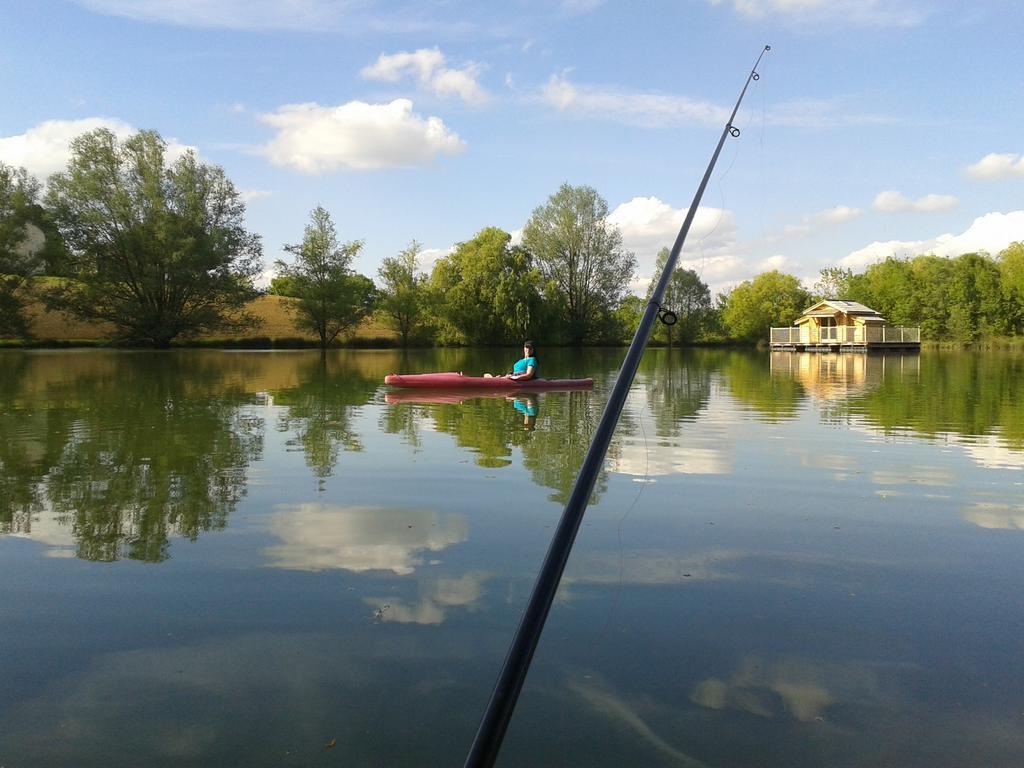 Douzains Cabanes Flottantes Du Lac De Pelisse酒店 外观 照片