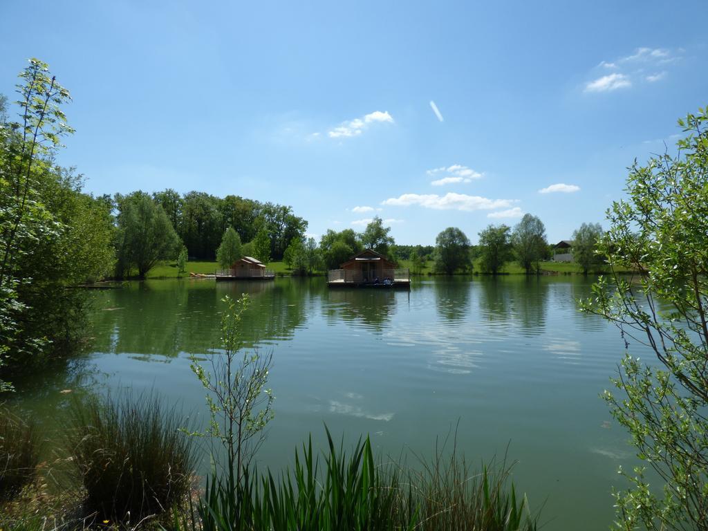 Douzains Cabanes Flottantes Du Lac De Pelisse酒店 外观 照片