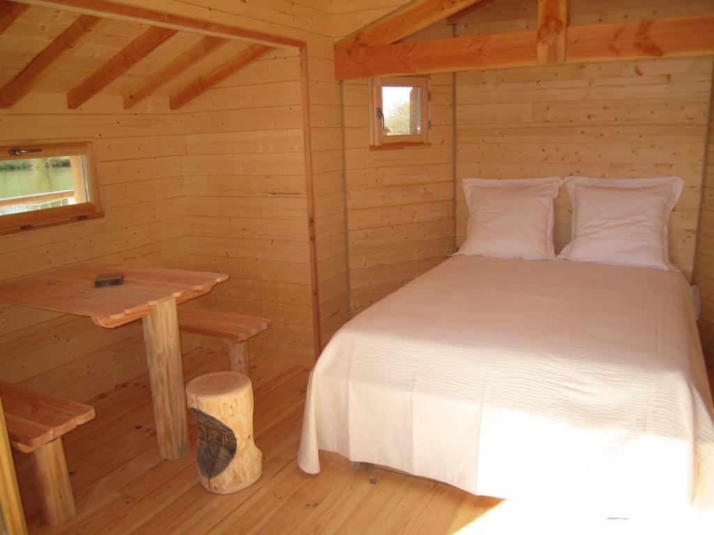 Douzains Cabanes Flottantes Du Lac De Pelisse酒店 客房 照片