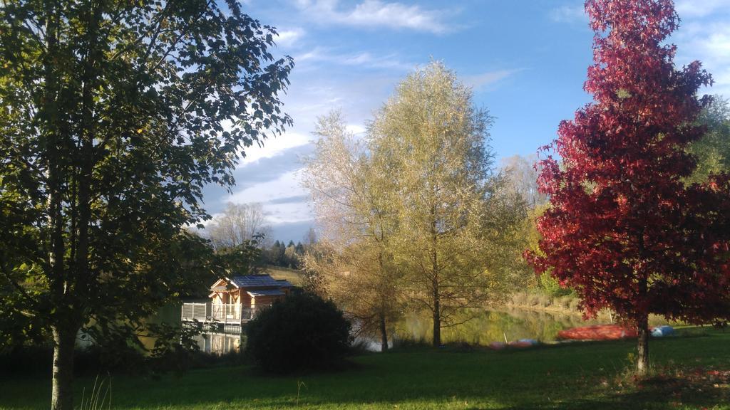 Douzains Cabanes Flottantes Du Lac De Pelisse酒店 外观 照片