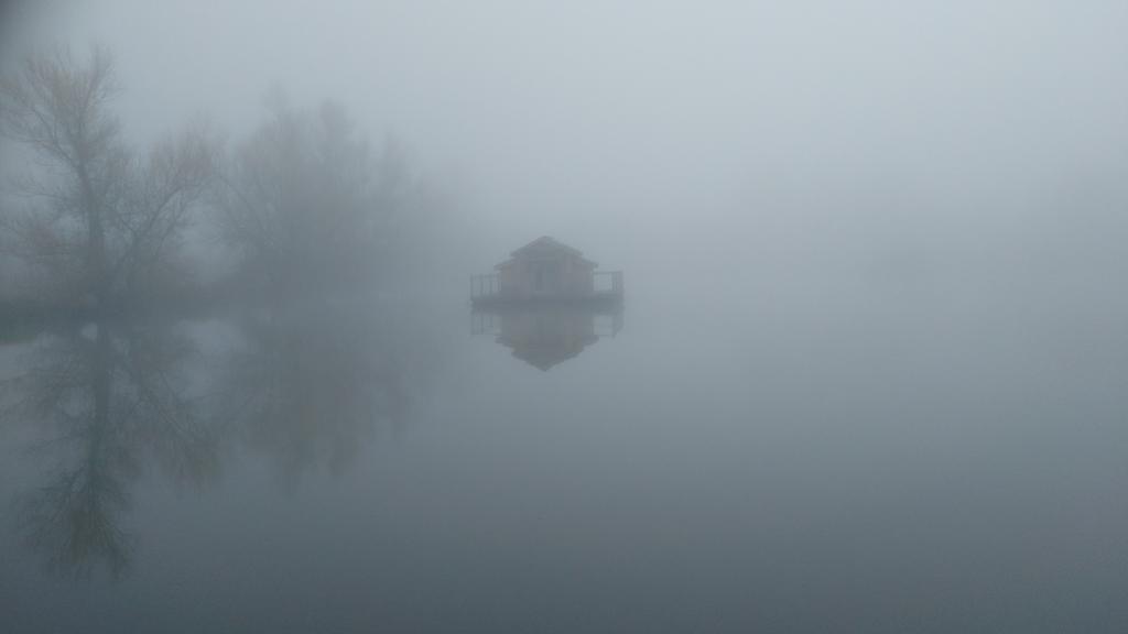 Douzains Cabanes Flottantes Du Lac De Pelisse酒店 外观 照片